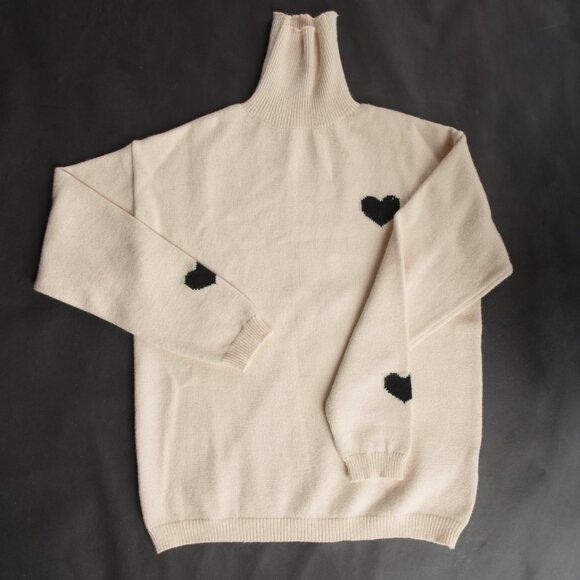 Turtleneck Sweater with Black Heart Cream M - Picture 5 of 7